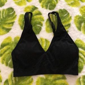 black sports bra